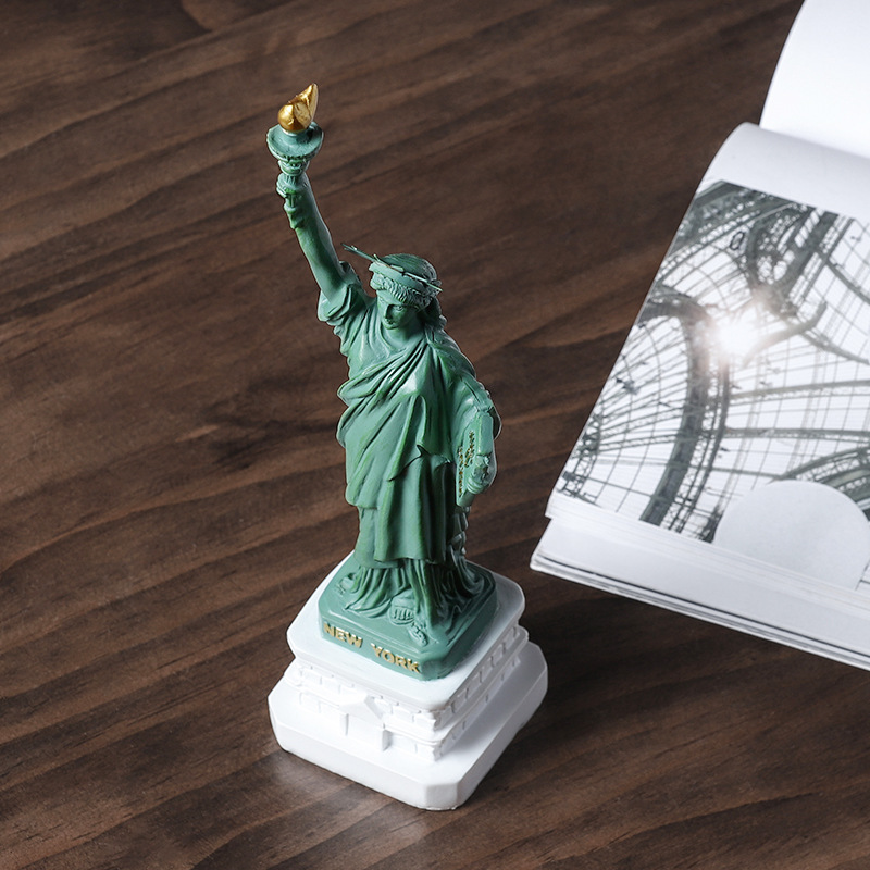 Statue of Liberty Model Office - Travel Accessories New York avaliação e preço